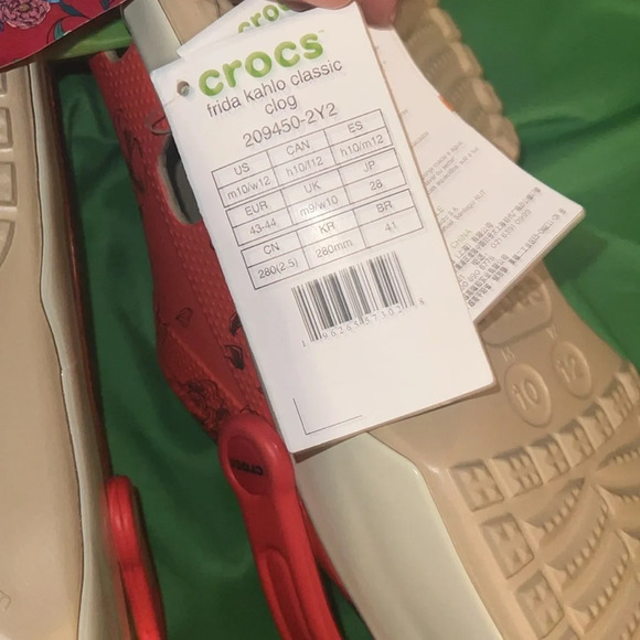 NWT Frida Kahlo x Crocs size Women’s 12 / Men’s 10 - Picture 12 of 12